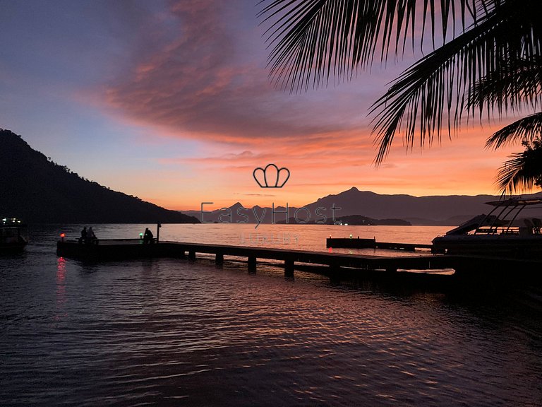 Casa para temporada em Angra dos Reis com piscina e praia