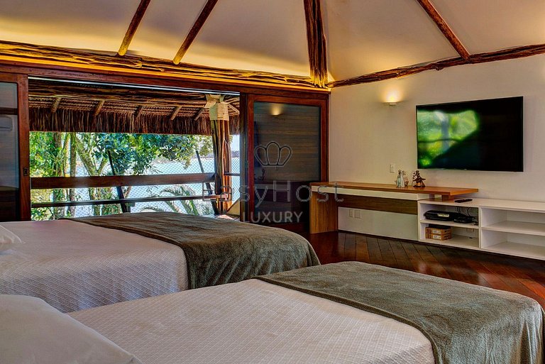 Beachfront house for rent with pool and sauna