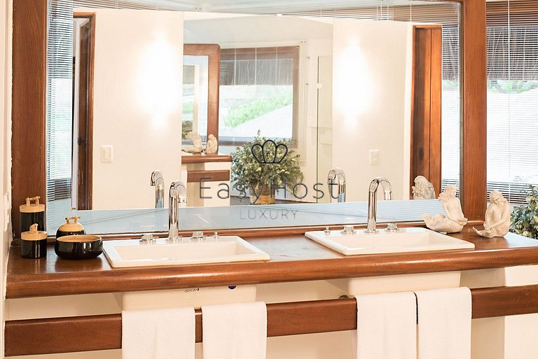 Beachfront house for rent with pool and sauna