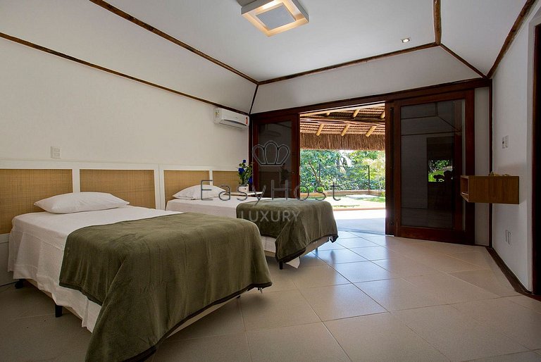 Beachfront house for rent with pool and sauna