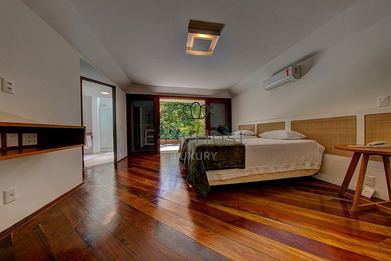 Beachfront house for rent with pool and sauna