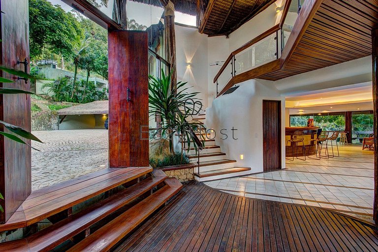 Beachfront house for rent with pool and sauna