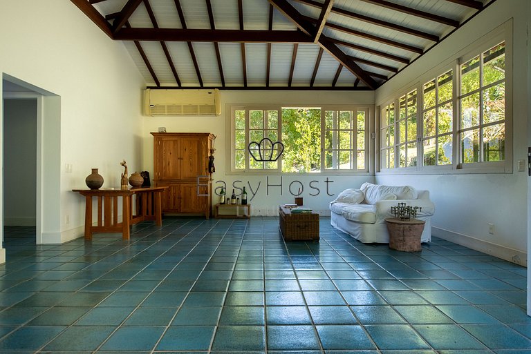 Casa para temporada em Angra dos Reis com piscina e praia