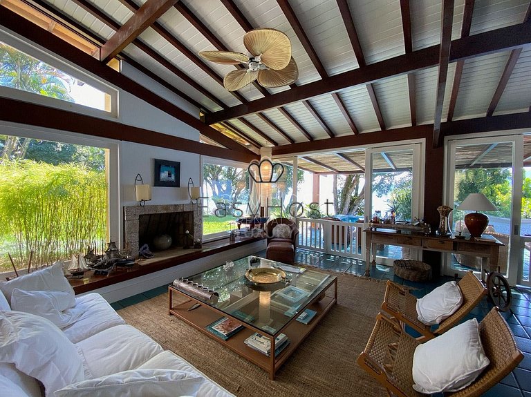 Casa para temporada em Angra dos Reis com piscina e praia