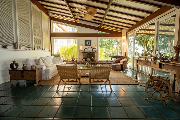 Casa para temporada em Angra dos Reis com piscina e praia