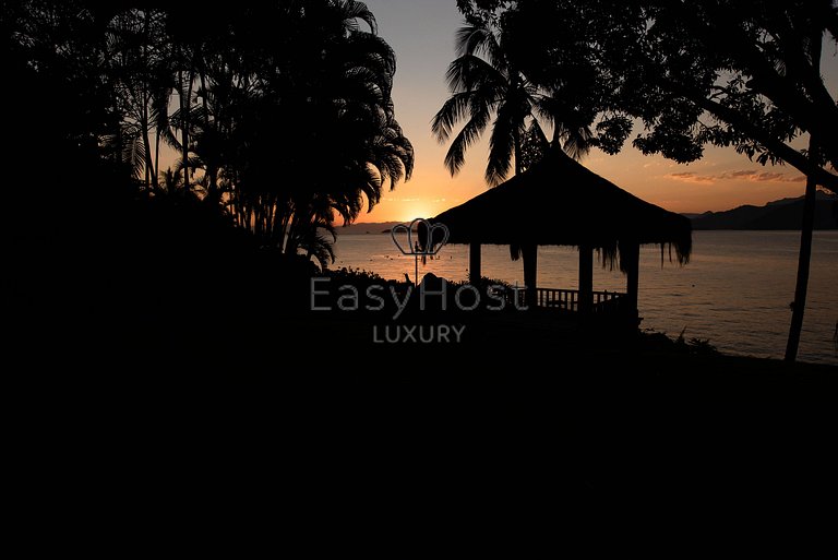 Casa para temporada em Angra dos Reis com piscina e praia