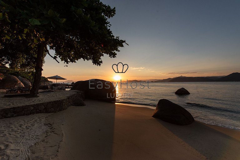 Casa para temporada em Angra dos Reis com piscina e praia
