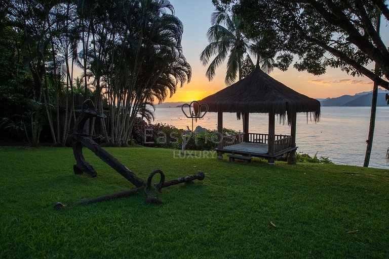 Casa para temporada em Angra dos Reis com piscina e praia