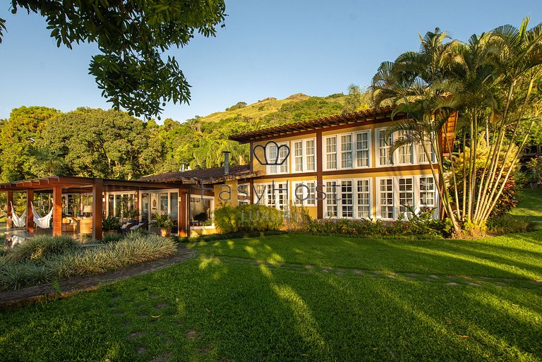 Casa para temporada em Angra dos Reis com piscina e praia