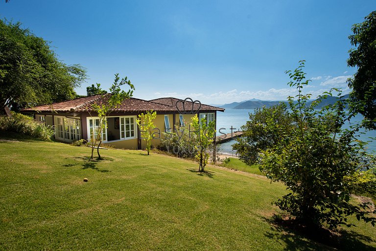 Casa para temporada em Angra dos Reis com piscina e praia