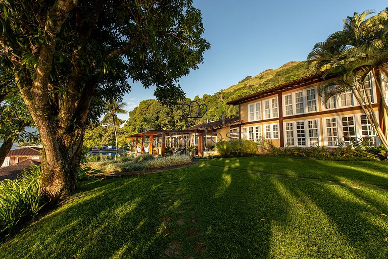 Casa para temporada em Angra dos Reis com piscina e praia