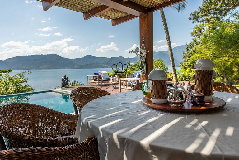 Casa para temporada em Angra dos Reis com piscina e praia