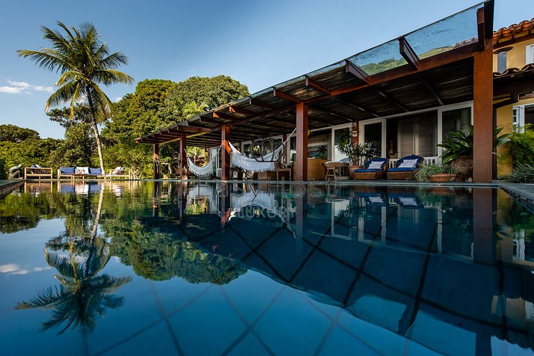 Casa para temporada em Angra dos Reis com piscina e praia