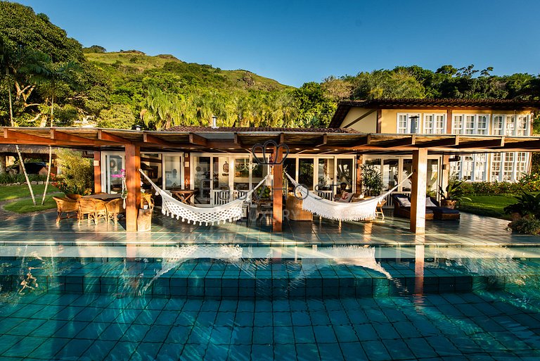 Casa para temporada em Angra dos Reis com piscina e praia