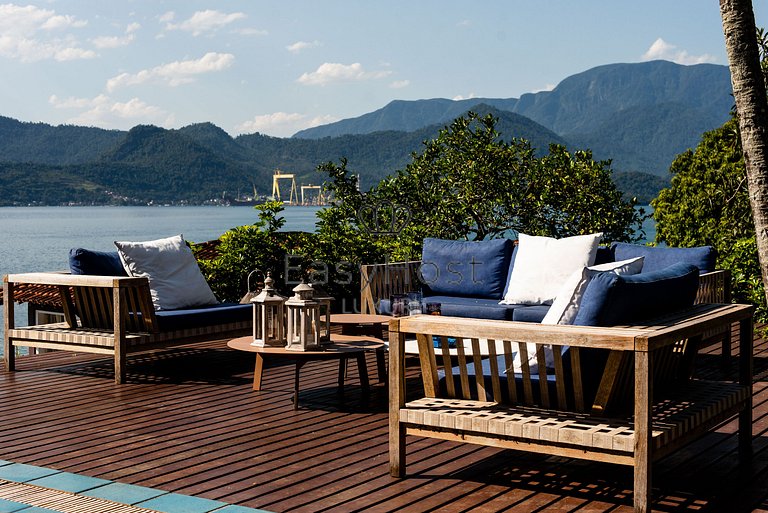Casa para temporada em Angra dos Reis com piscina e praia