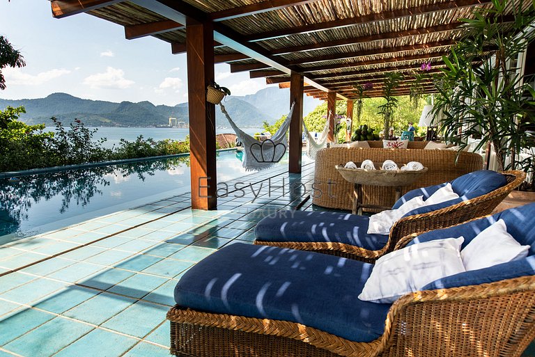 Casa para temporada em Angra dos Reis com piscina e praia