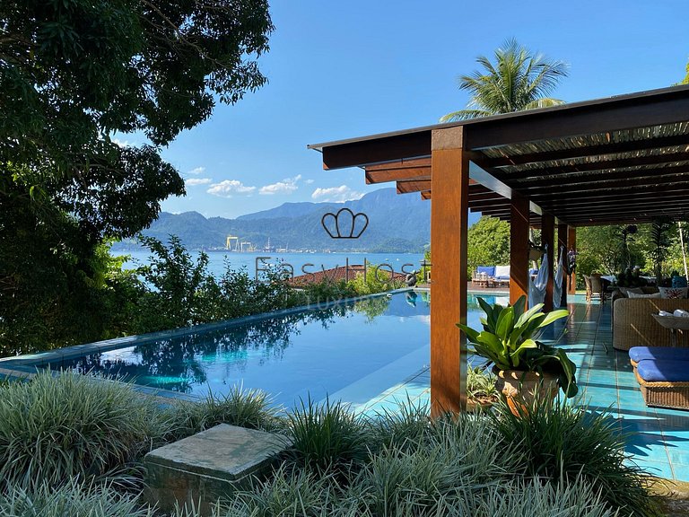 Casa para temporada em Angra dos Reis com piscina e praia