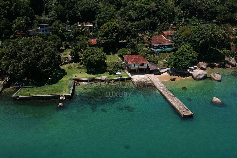 Casa para temporada em Angra dos Reis com piscina e praia