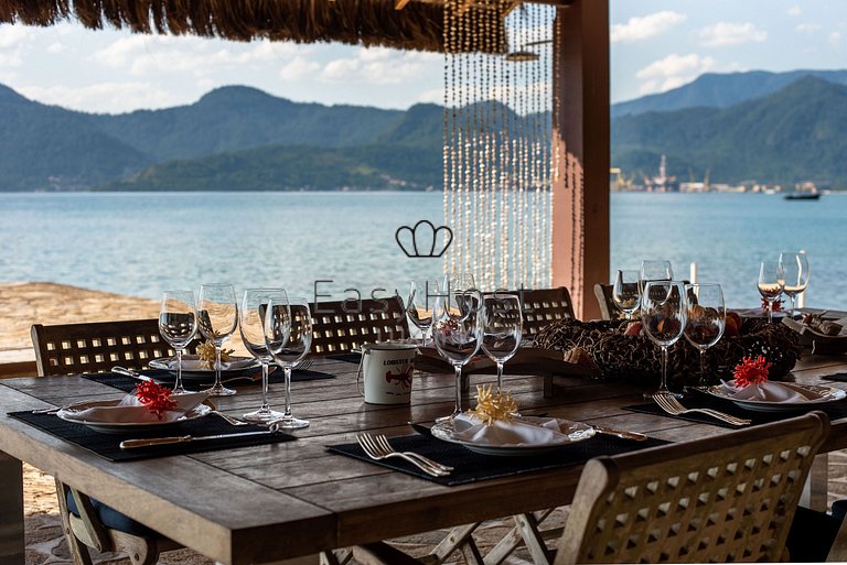 Casa para temporada em Angra dos Reis com piscina e praia