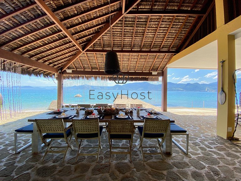 Casa para temporada em Angra dos Reis com piscina e praia