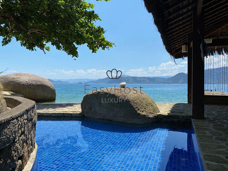 Casa para temporada em Angra dos Reis com piscina e praia