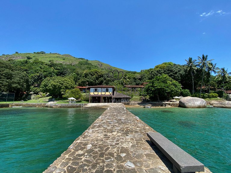 Casa para temporada em Angra dos Reis com piscina e praia