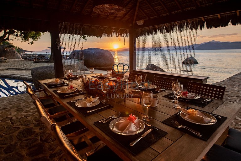 Casa para temporada em Angra dos Reis com piscina e praia