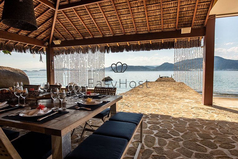 Casa para temporada em Angra dos Reis com piscina e praia