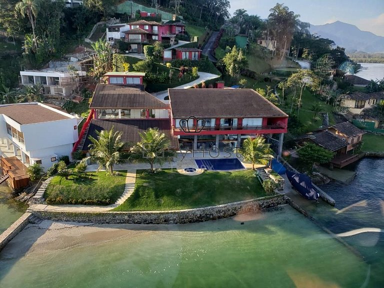 Casa a venda em Angra dos Reis com piscina