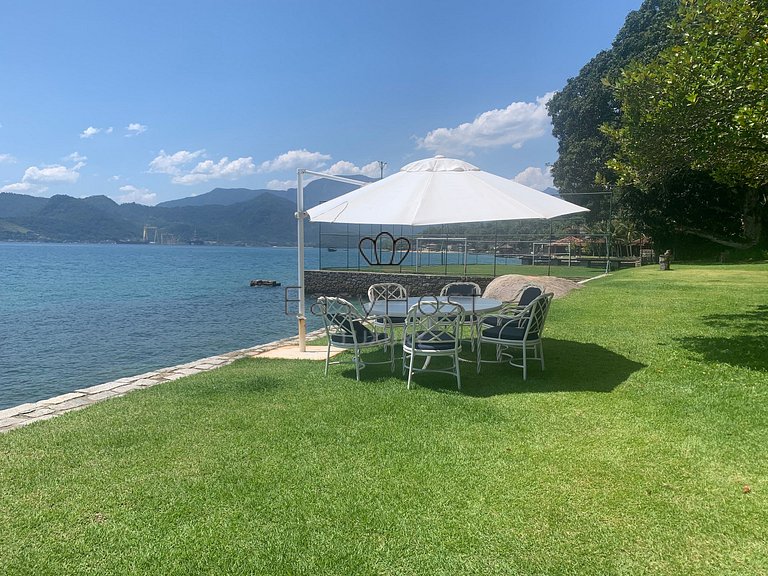 Casa para temporada em Angra dos Reis com piscina e praia