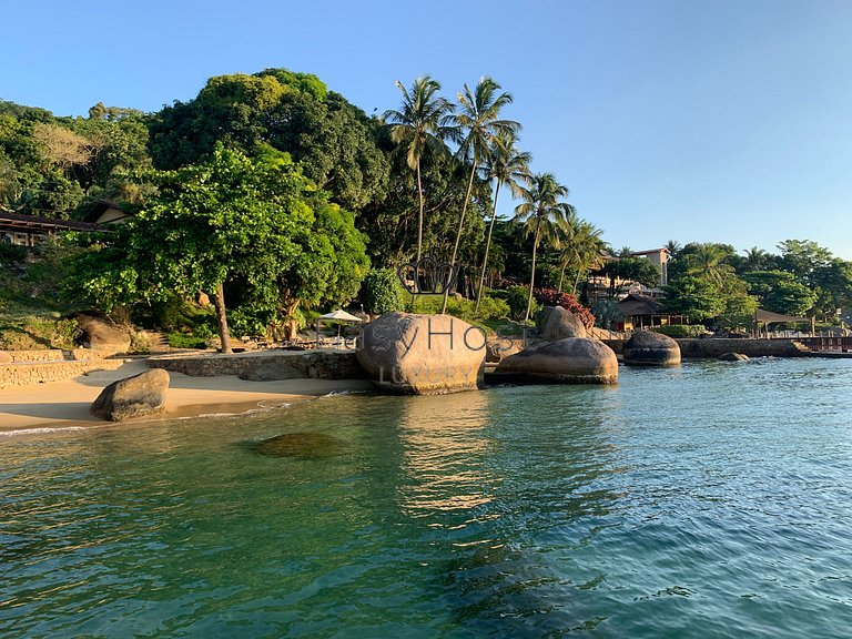 Casa para temporada em Angra dos Reis com piscina e praia