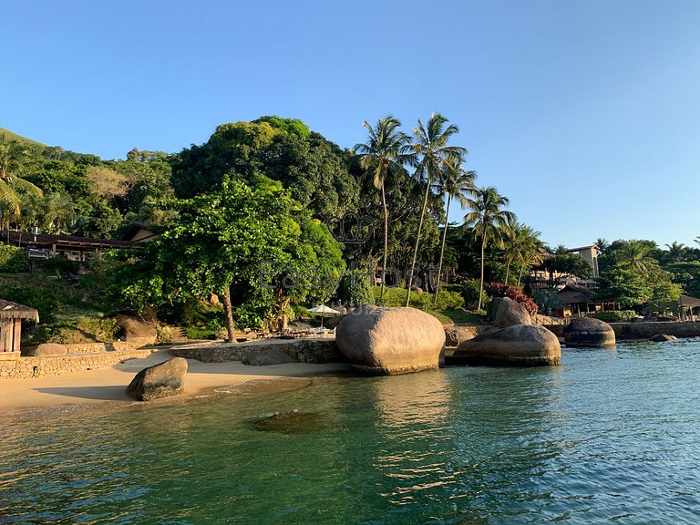 Casa para temporada em Angra dos Reis com piscina e praia