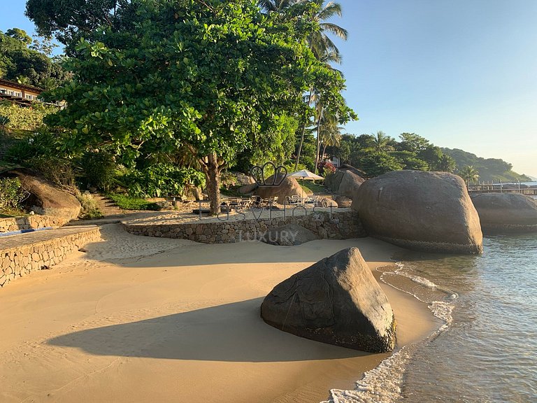 Casa para temporada em Angra dos Reis com piscina e praia