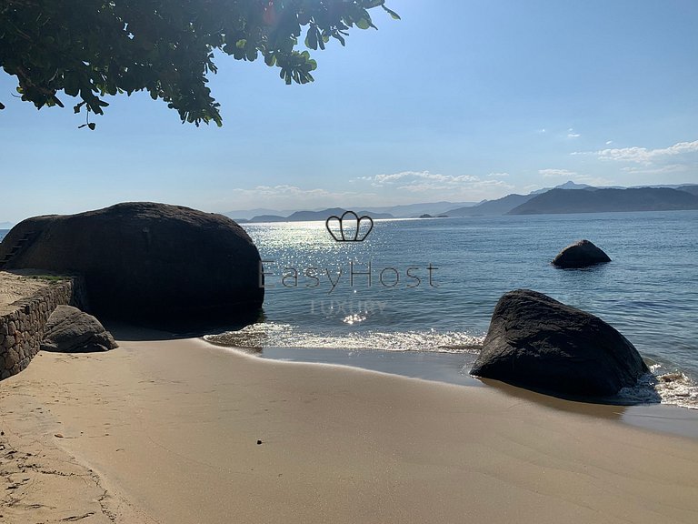 Casa para temporada em Angra dos Reis com piscina e praia