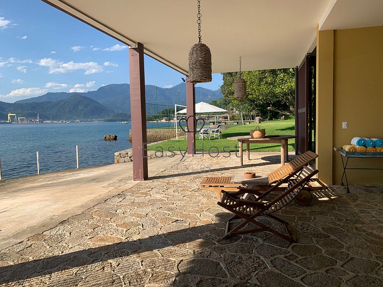 Casa para temporada em Angra dos Reis com piscina e praia