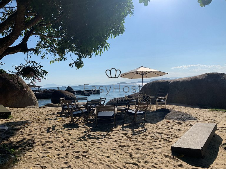 Casa para temporada em Angra dos Reis com piscina e praia
