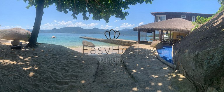 Casa para temporada em Angra dos Reis com piscina e praia