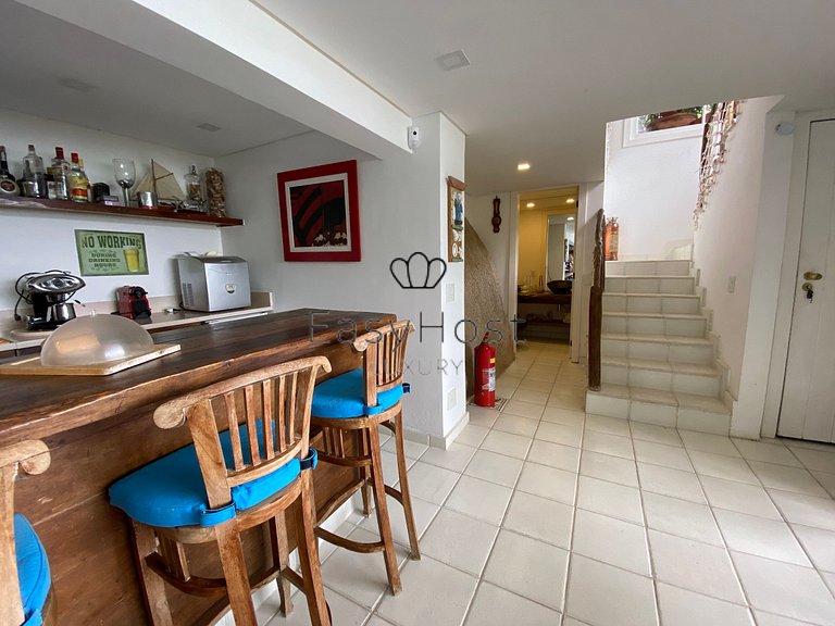 Casa frente al mar en venta en Angra dos Reis.