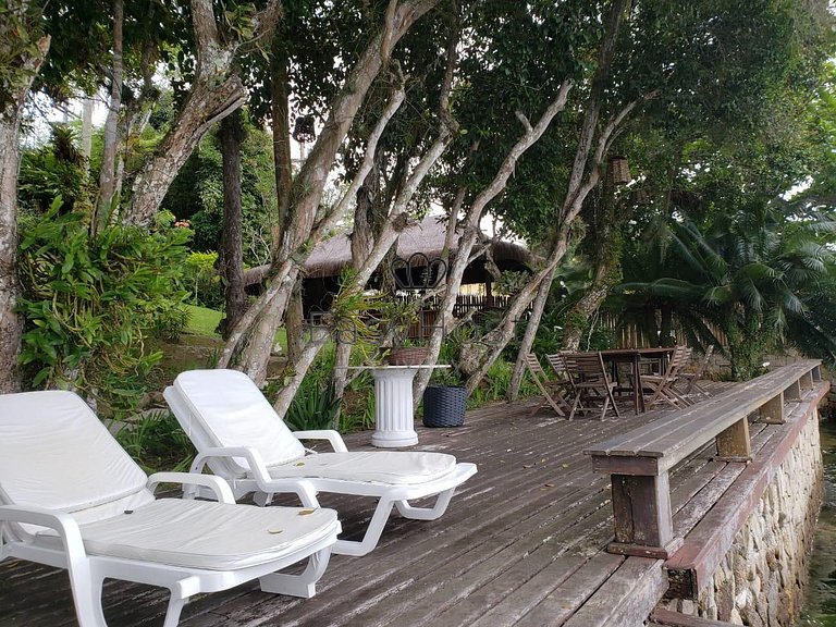 Casa à venda em Angra dos Reis beira mar