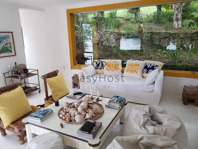 Casa à venda em Angra dos Reis beira mar