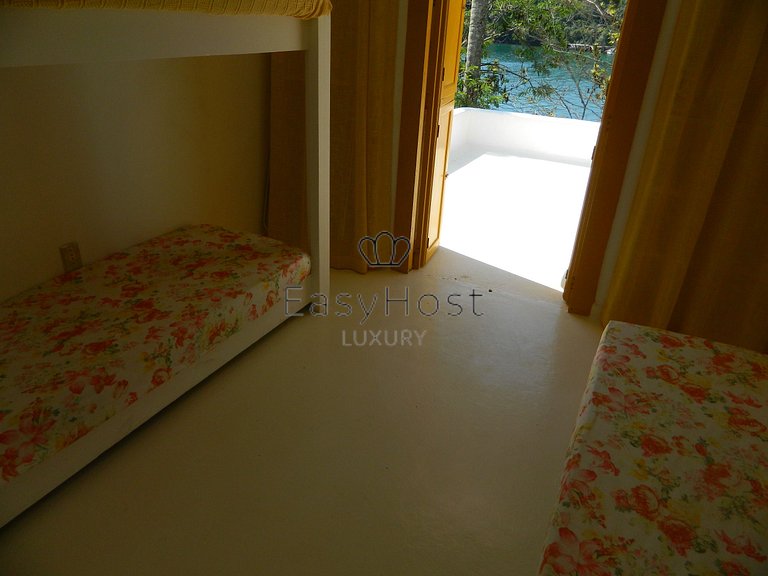 Casa à venda em Angra dos Reis beira mar