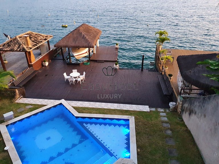 Casa a venda em Angra dos Reis beira mar