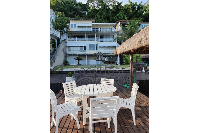 Casa a venda em Angra dos Reis beira mar