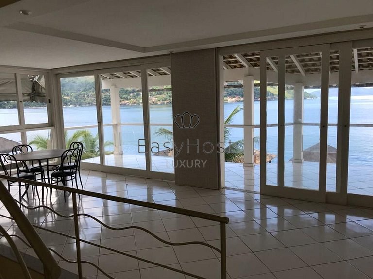 Casa a venda em Angra dos Reis beira mar