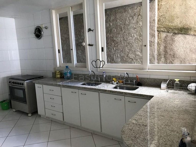 Casa a venda em Angra dos Reis beira mar