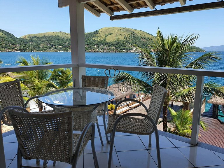 Casa a venda em Angra dos Reis beira mar