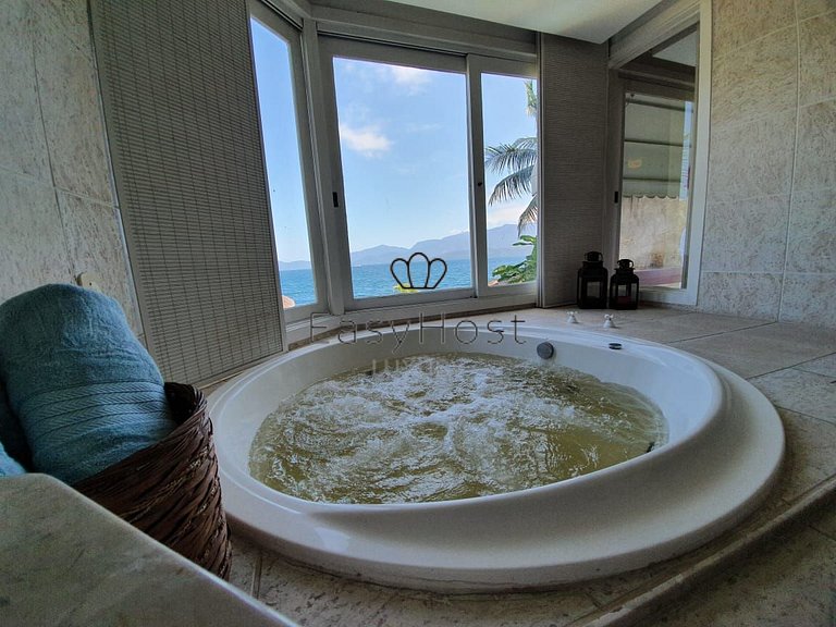Casa a venda em Angra dos Reis beira mar