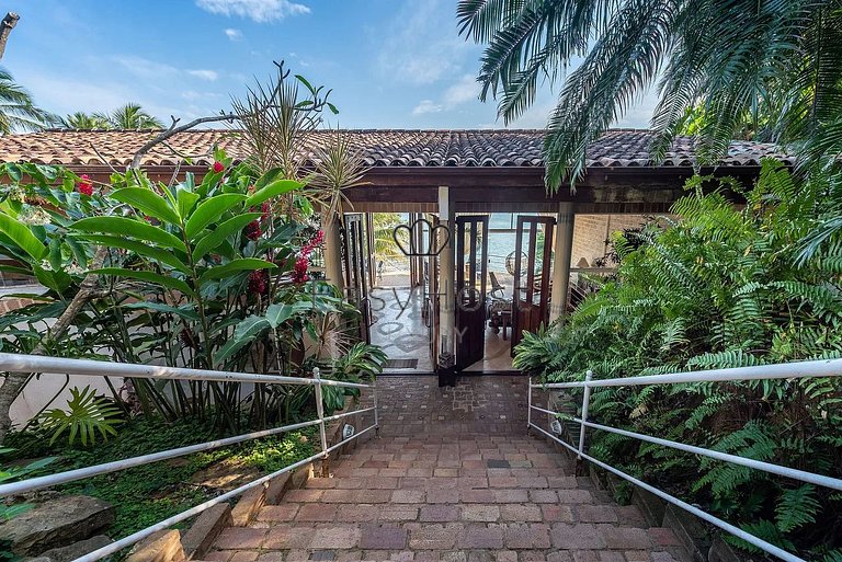 Casa para temporada pé na areia na Ferradura