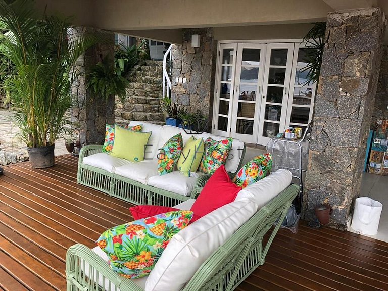 Casa de praia beira mar à venda em Angra dos Reis