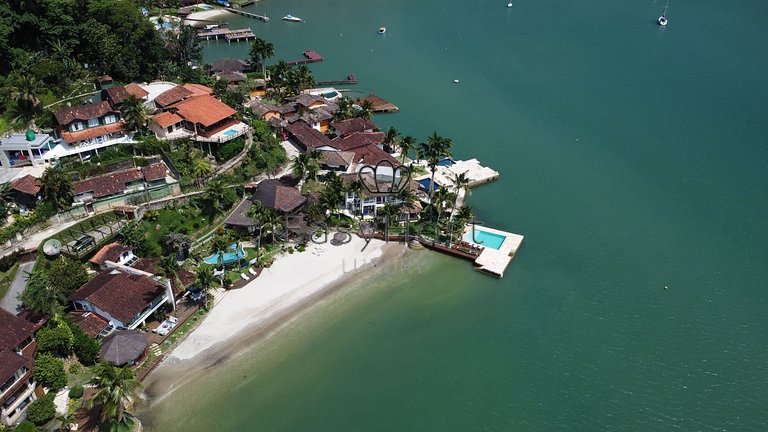 Aluguel de casa em Angra dos Reis com piscina e praia